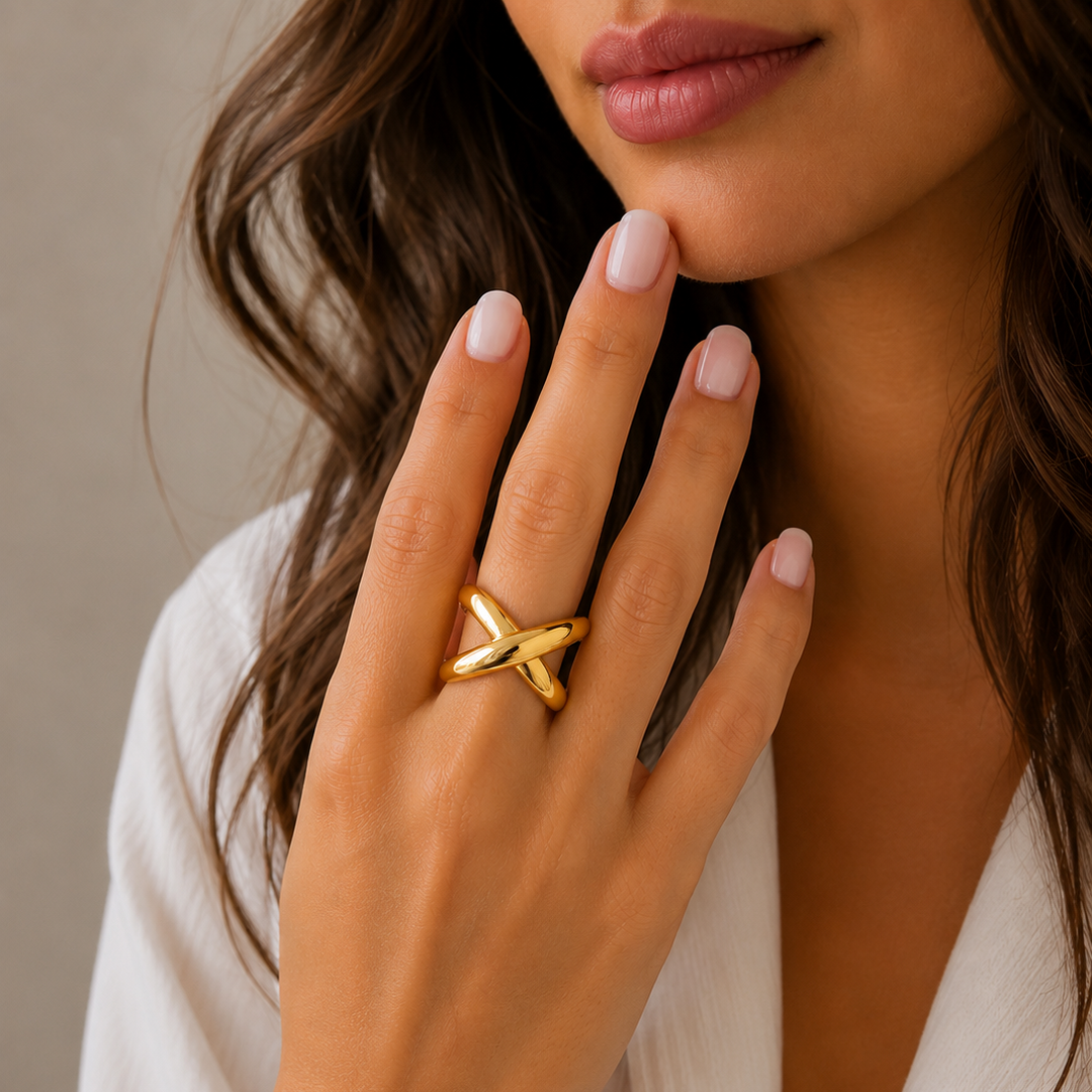 Anillo entrelazado de oro de 18 quilates