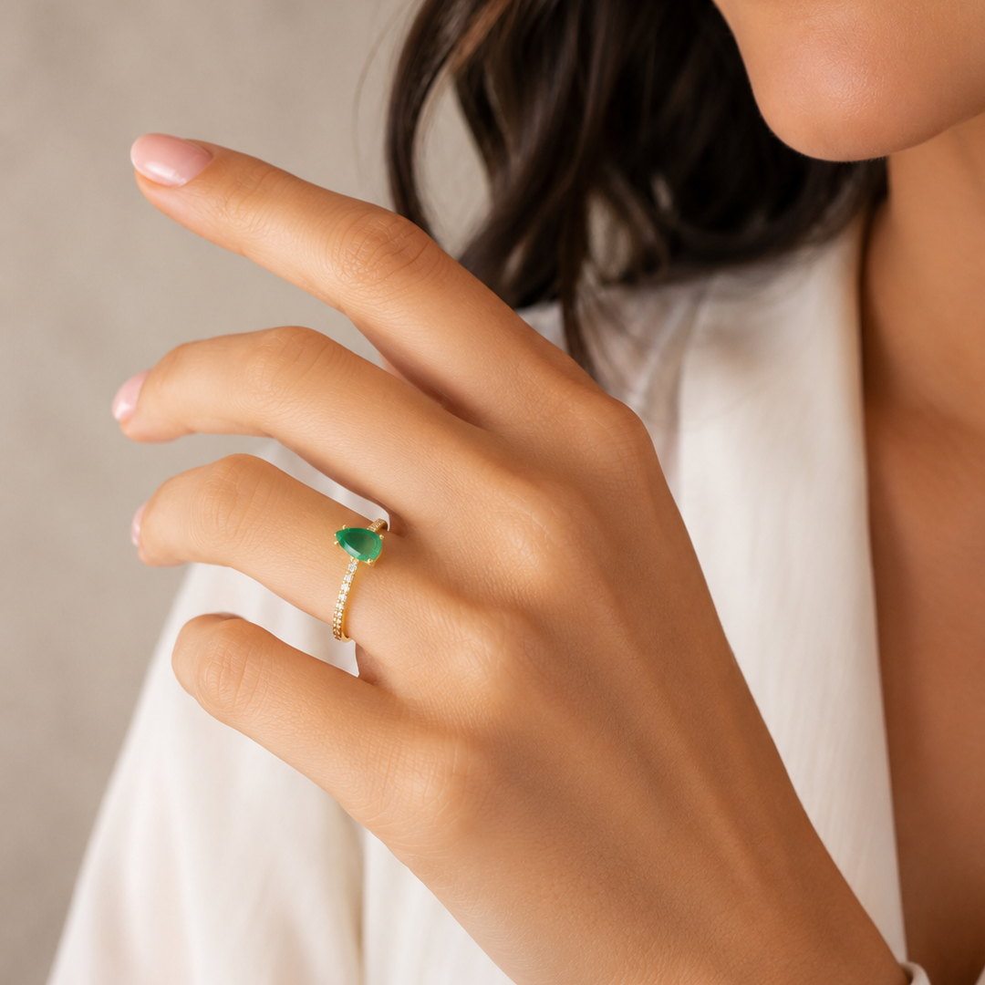 18k Gold Pear Emerald Ring