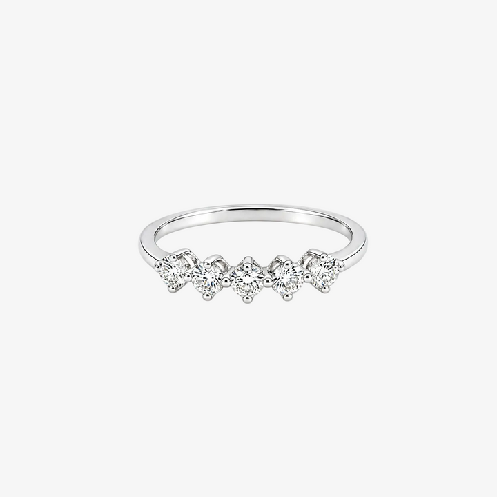 Anel de ouro com cinco diamantes