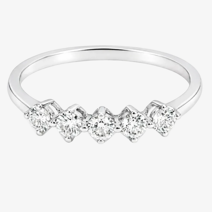 Anel de ouro com cinco diamantes