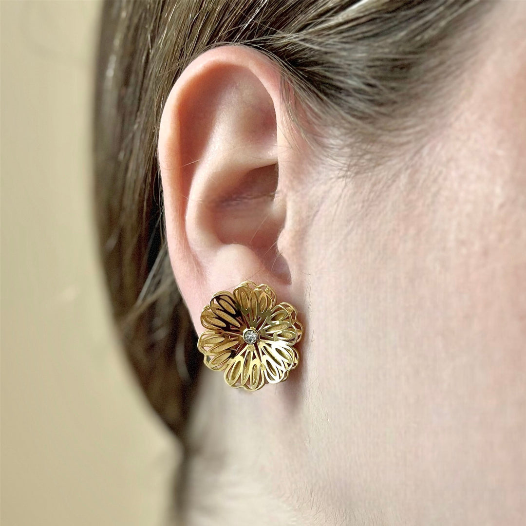 18k Gold Flower Earring