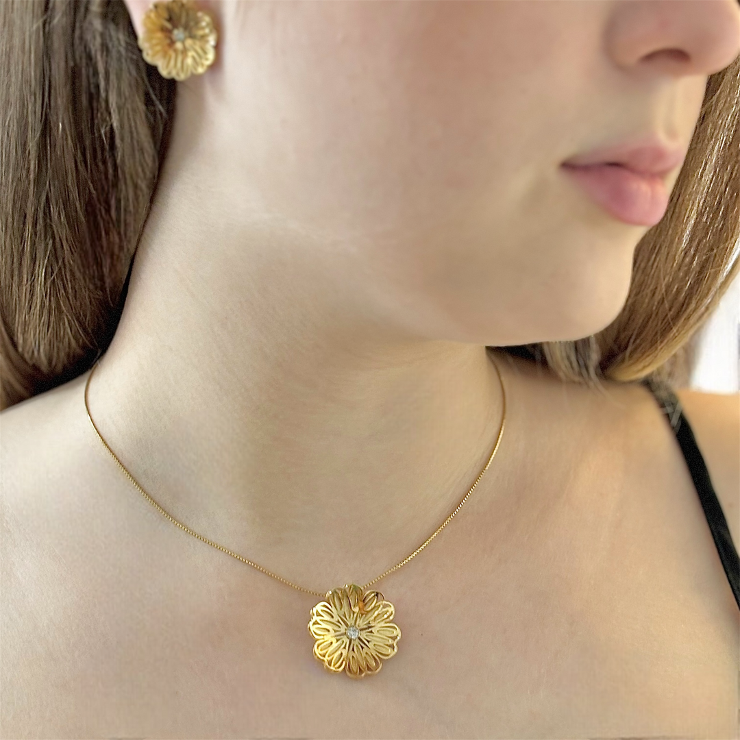 Colar de Flores em Ouro 18k