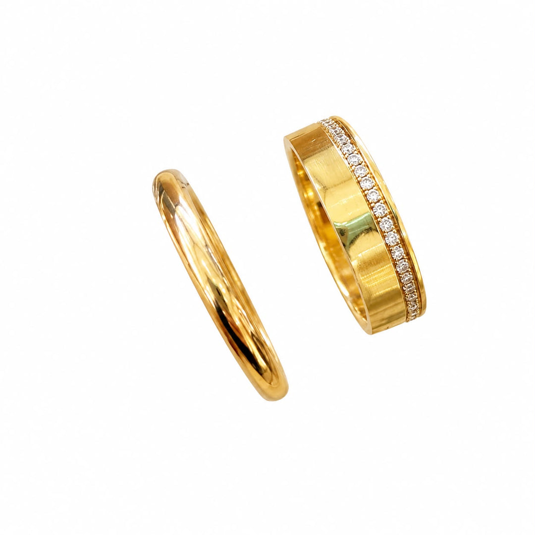 18k pair of wedding band with diamonds