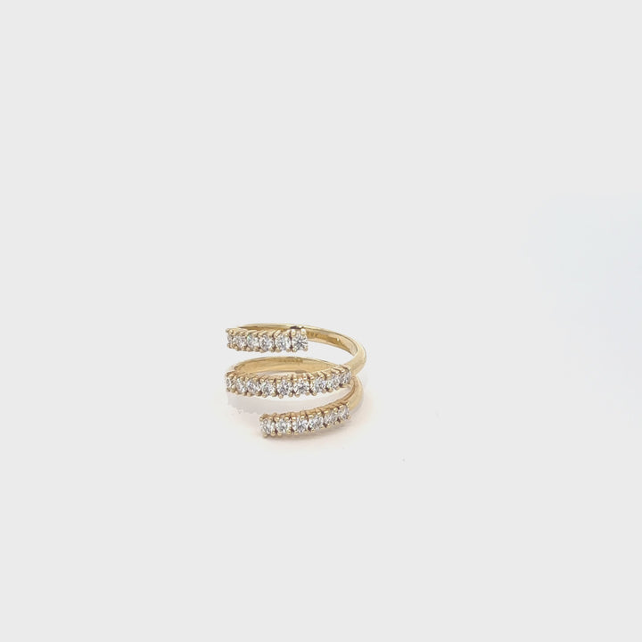 Luxurious Spiral Ring in 18K Gold