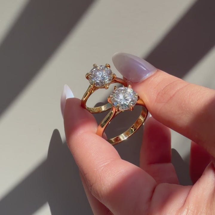 Six-Prong Solitaire Ring in 18K Yellow Gold 3 Cts Lab Grown Diamond