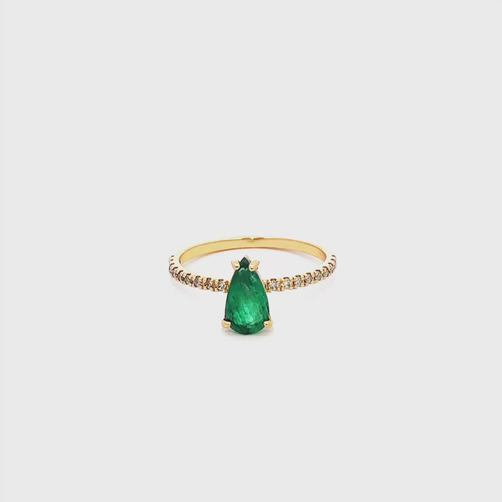 18k Gold Emerald Ring
